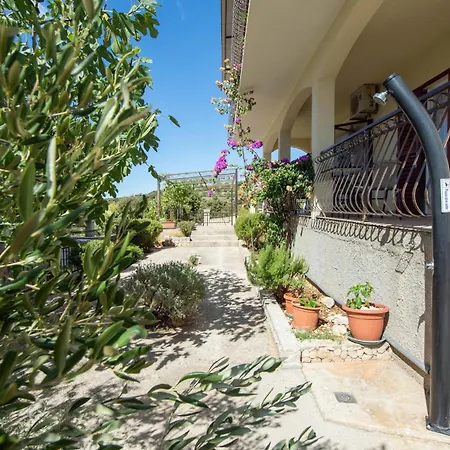 1 Bedroom Gorgeous In Kanica * Razanj